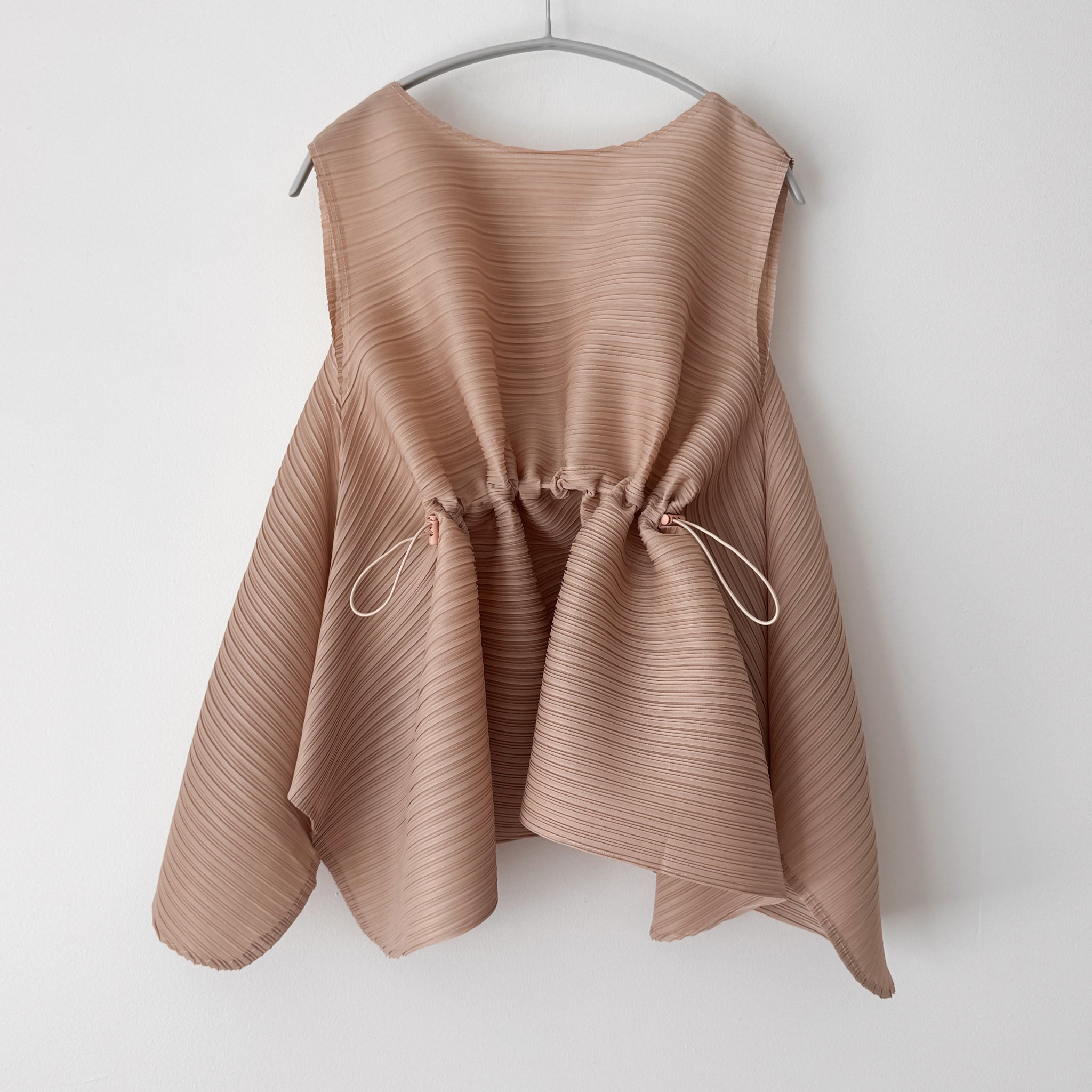 Pleats] Drawstring Top - Beige – Cocoonery